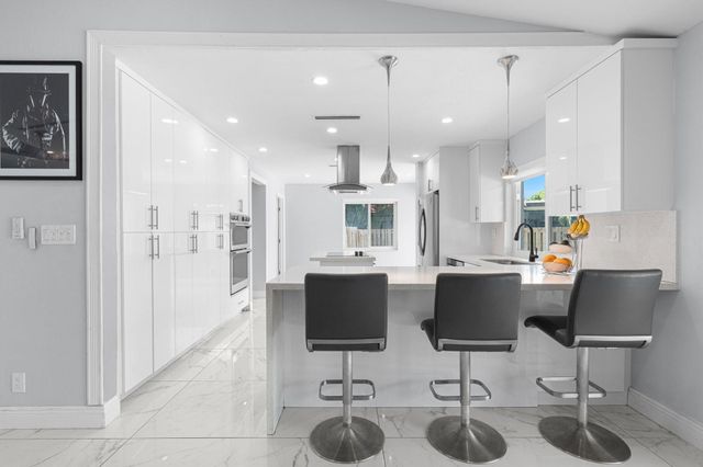 9756 NW 20th St, Coral Springs, FL 33071