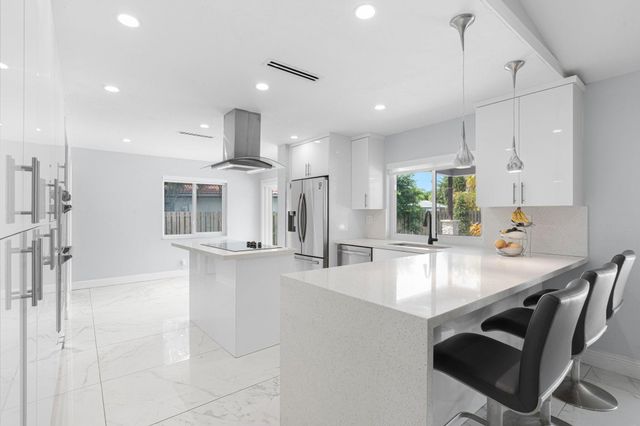9756 NW 20th St, Coral Springs, FL 33071