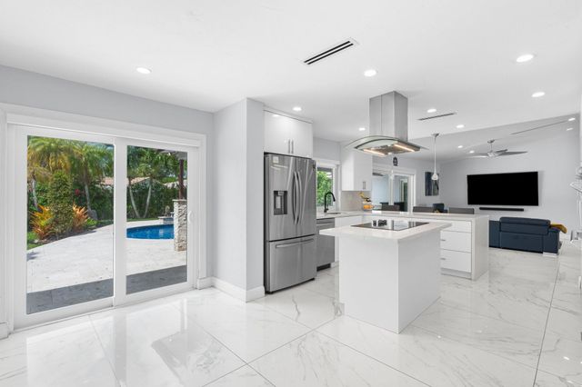 9756 NW 20th St, Coral Springs, FL 33071