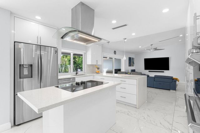 9756 NW 20th St, Coral Springs, FL 33071