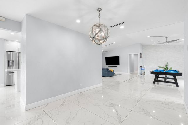 9756 NW 20th St, Coral Springs, FL 33071