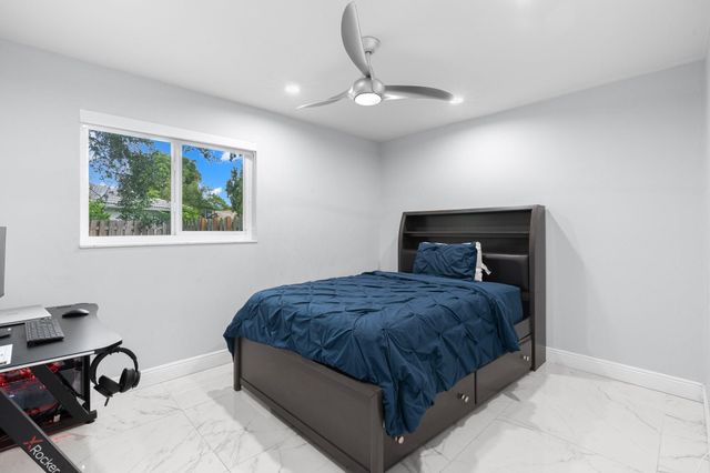 9756 NW 20th St, Coral Springs, FL 33071