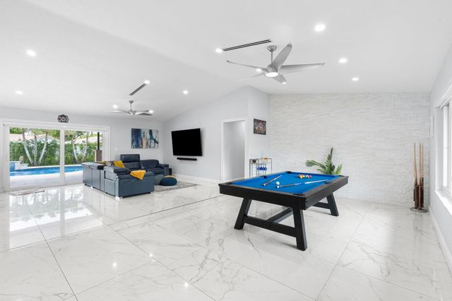 9756 NW 20th St, Coral Springs, FL 33071