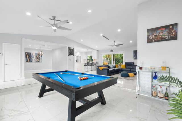 9756 NW 20th St, Coral Springs, FL 33071
