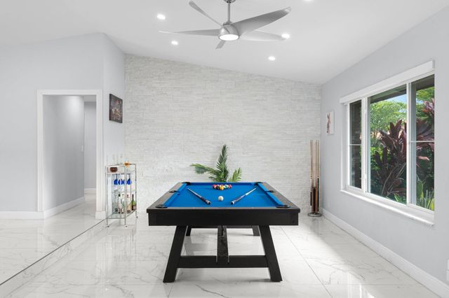 9756 NW 20th St, Coral Springs, FL 33071