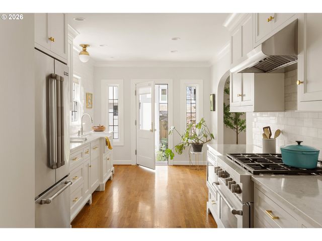 3020 Ne ALAMEDA Ter, Portland, OR 97212