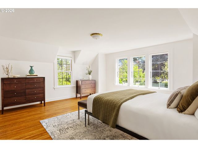 3020 Ne ALAMEDA Ter, Portland, OR 97212