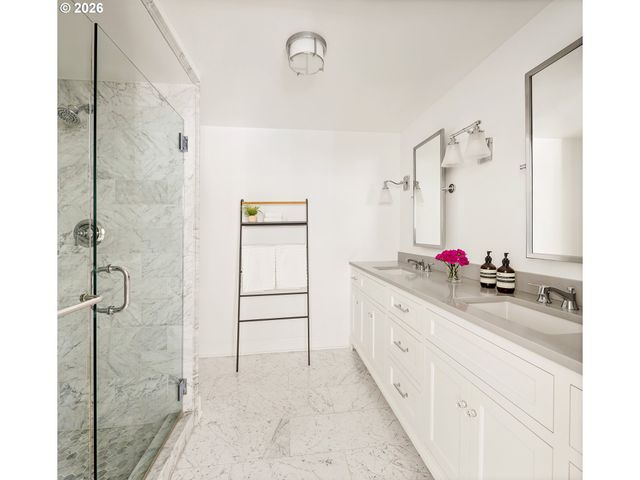 3020 Ne ALAMEDA Ter, Portland, OR 97212