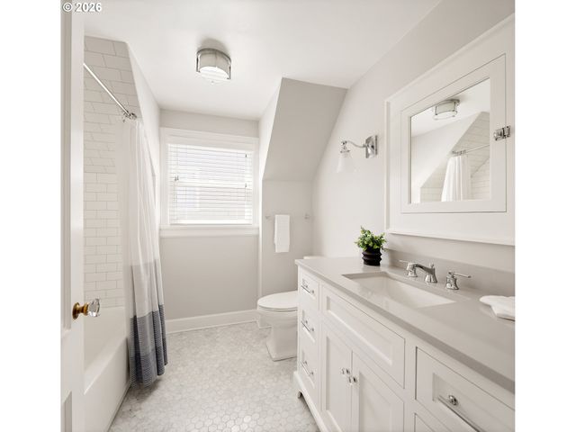 3020 Ne ALAMEDA Ter, Portland, OR 97212