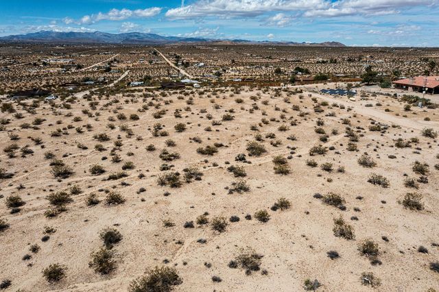 141 La Crescenta Drive, Joshua Tree, CA 92252