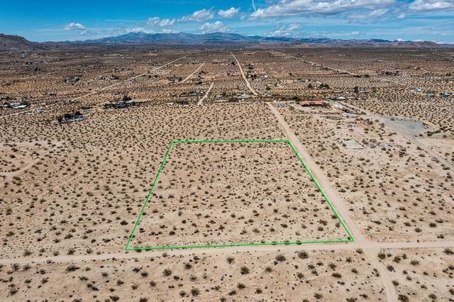 141 La Crescenta Drive, Joshua Tree, CA 92252