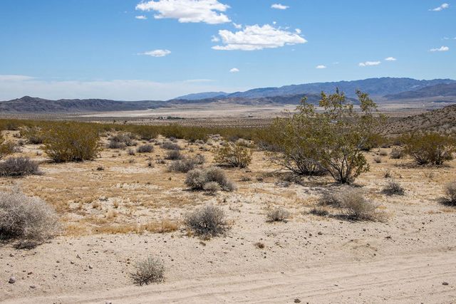 141 La Crescenta Drive, Joshua Tree, CA 92252