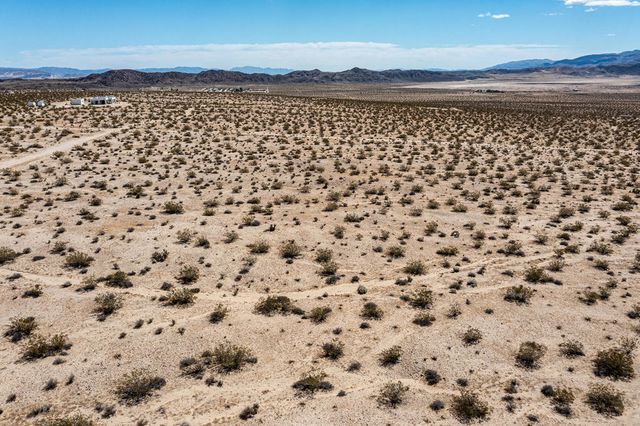 141 La Crescenta Drive, Joshua Tree, CA 92252