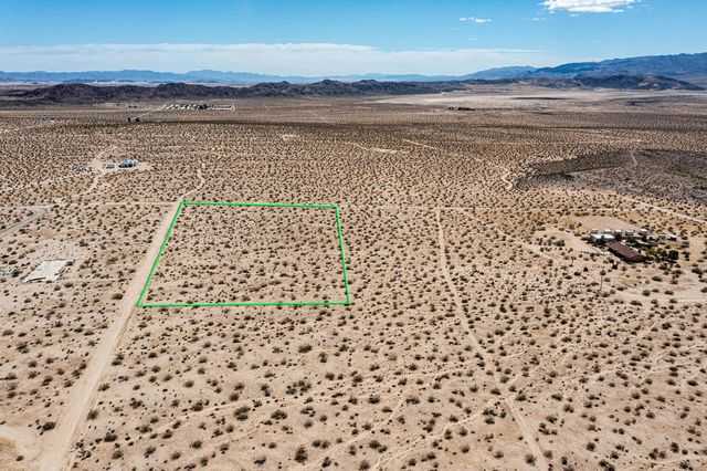 141 La Crescenta Drive, Joshua Tree, CA 92252