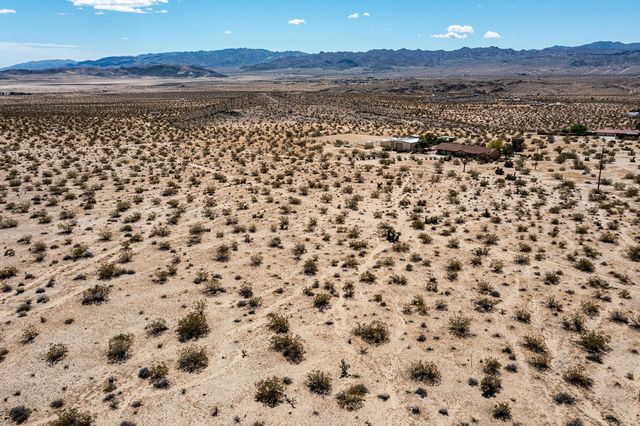 141 La Crescenta Drive, Joshua Tree, CA 92252