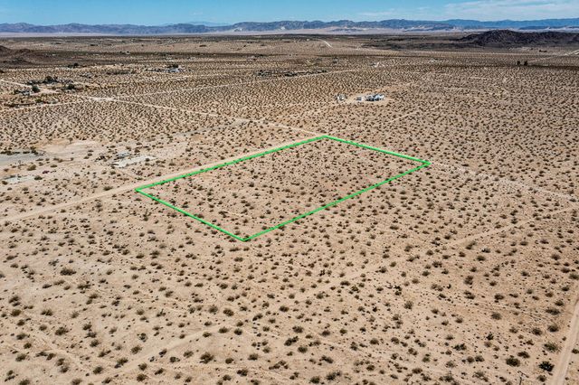 141 La Crescenta Drive, Joshua Tree, CA 92252