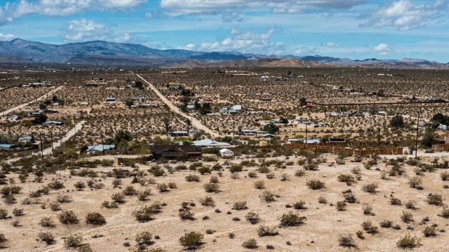 141 La Crescenta Drive, Joshua Tree, CA 92252