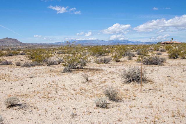 141 La Crescenta Drive, Joshua Tree, CA 92252