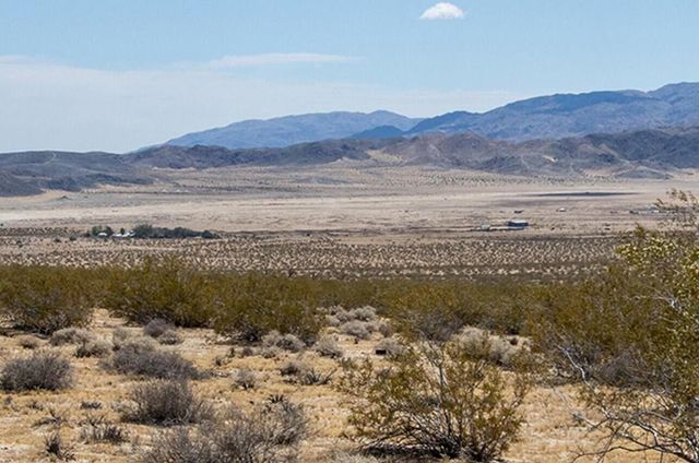 141 La Crescenta Drive, Joshua Tree, CA 92252