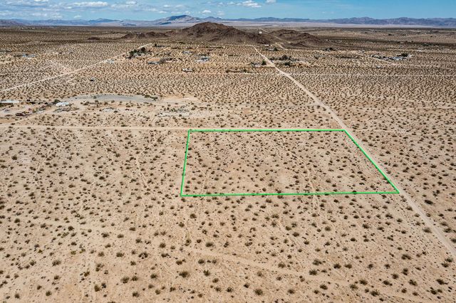 141 La Crescenta Drive, Joshua Tree, CA 92252