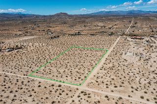 141 La Crescenta Drive, Joshua Tree, CA 92252