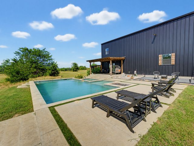 129 Coyote Cave Lane, Alvord, TX 76225