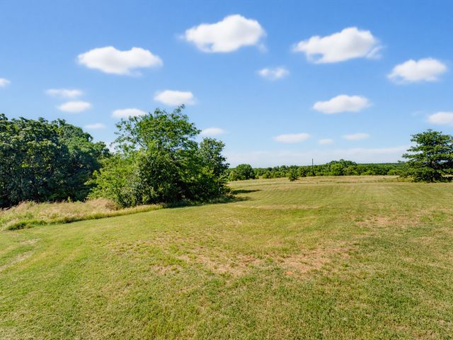 129 Coyote Cave Lane, Alvord, TX 76225