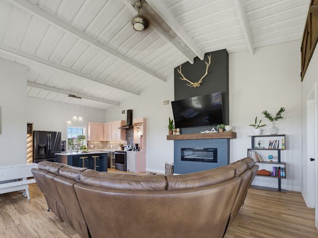 129 Coyote Cave Lane, Alvord, TX 76225