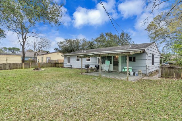 116 12th Avenue N, Texas City, TX 77590