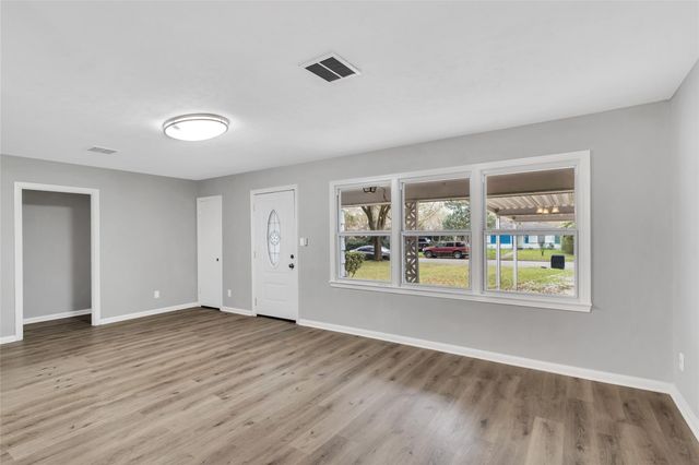 116 12th Avenue N, Texas City, TX 77590