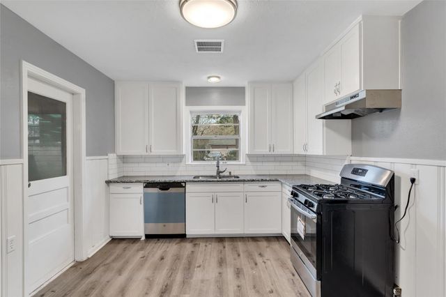 116 12th Avenue N, Texas City, TX 77590