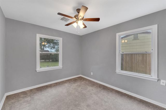 116 12th Avenue N, Texas City, TX 77590
