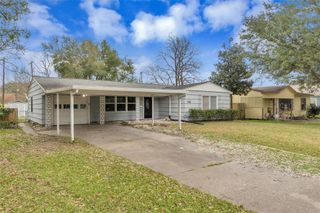 116 12th Avenue N, Texas City, TX 77590