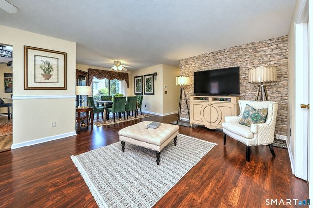 12 Derbyshire 12, Derby, CT 06418