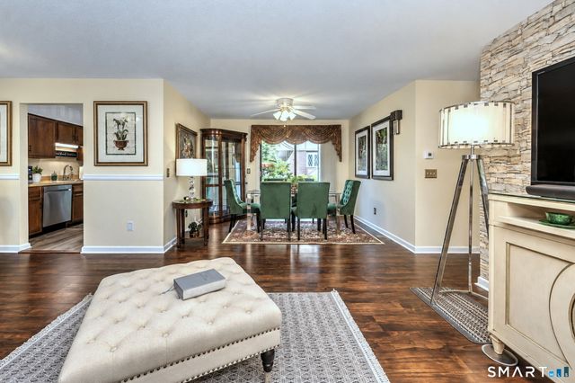 12 Derbyshire 12, Derby, CT 06418