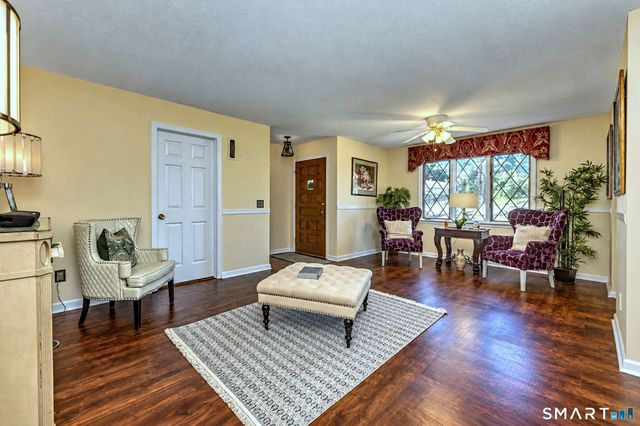 12 Derbyshire 12, Derby, CT 06418