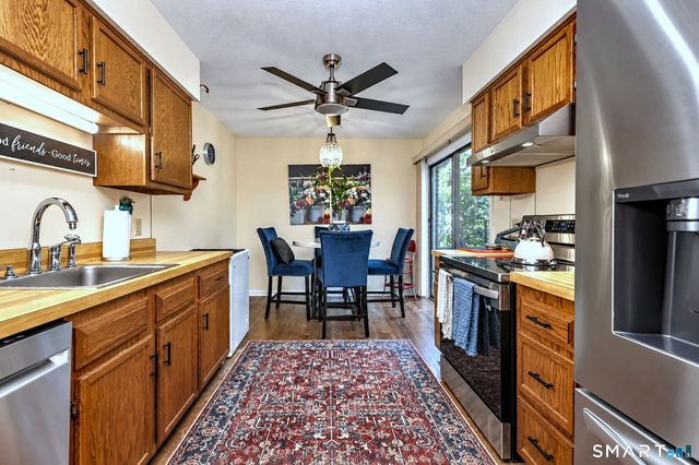 12 Derbyshire 12, Derby, CT 06418
