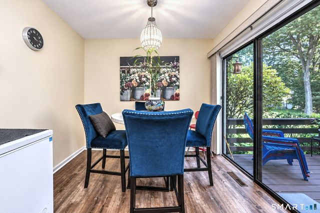 12 Derbyshire 12, Derby, CT 06418