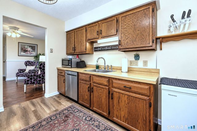 12 Derbyshire 12, Derby, CT 06418