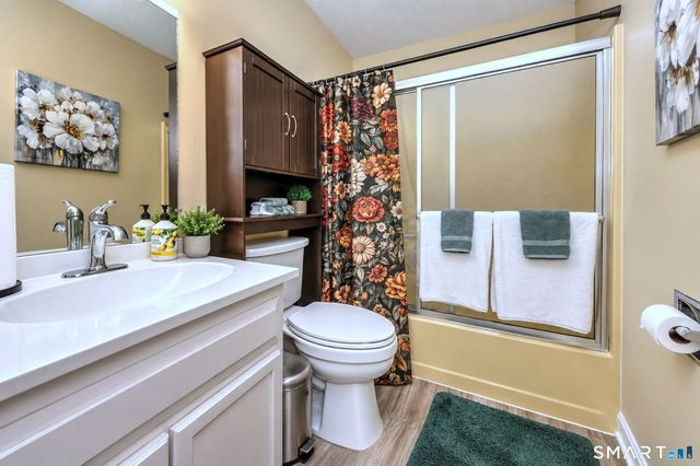 12 Derbyshire 12, Derby, CT 06418