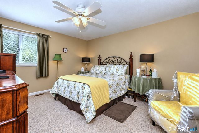 12 Derbyshire 12, Derby, CT 06418
