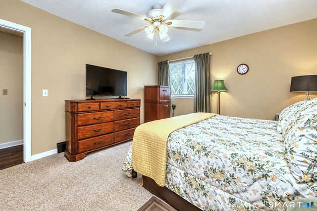 12 Derbyshire 12, Derby, CT 06418