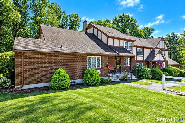 12 Derbyshire 12, Derby, CT 06418
