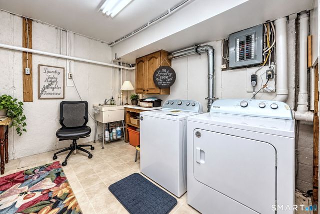 12 Derbyshire 12, Derby, CT 06418