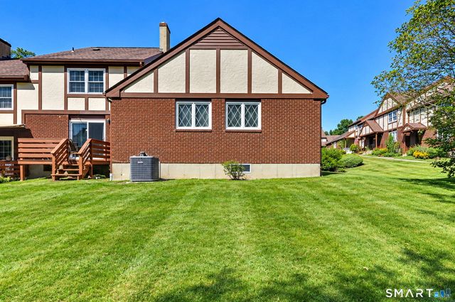 12 Derbyshire 12, Derby, CT 06418