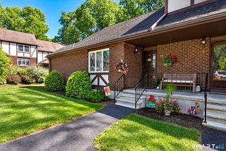 12 Derbyshire 12, Derby, CT 06418