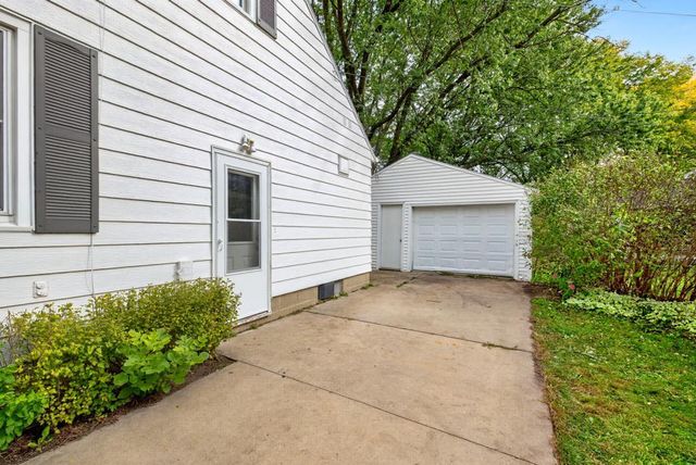 1438 15th Avenue NW, Rochester, MN 55901
