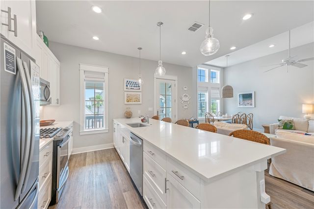 181 Sunset Ave, Port Aransas, TX 78373