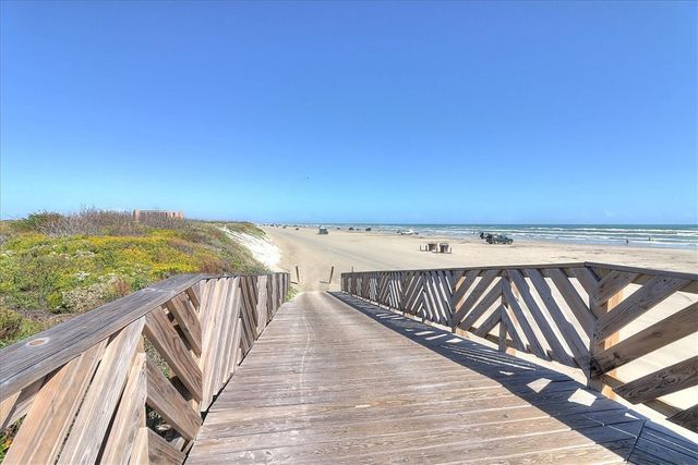 181 Sunset Ave, Port Aransas, TX 78373