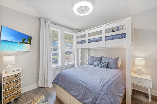 181 Sunset Ave, Port Aransas, TX 78373